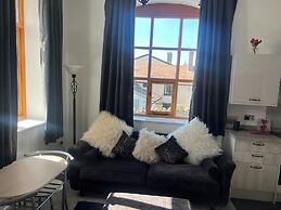 Barnstaple - Apartment- Sleeps 2 - Parking