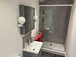 Barnstaple - Apartment- Sleeps 2 - Parking