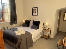 Barnstaple - Apartment- Sleeps 2 - Parking