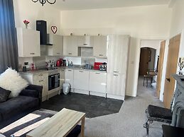 Barnstaple - Apartment- Sleeps 2 - Parking