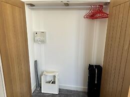 Barnstaple - Apartment- Sleeps 2 - Parking