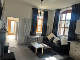 Barnstaple - Apartment- Sleeps 2 - Parking