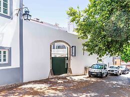 Limehome Evora Largo dos Penedos