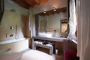 1711 Luxury Guest House
