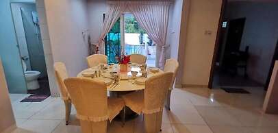 Melaka Private Pool Villa by uBook