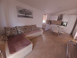 Impeccable 2-bed Apartment in Rab