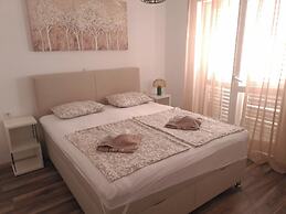 Impeccable 2-bed Apartment in Rab