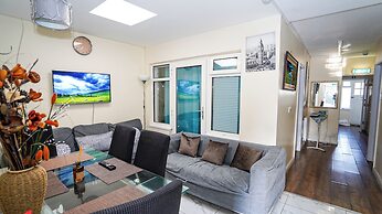 Spacious 3BR House Sleeps 6