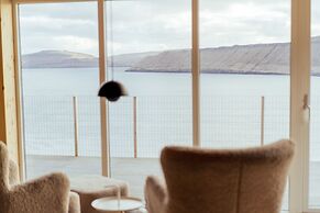 Seaside Escape - 2 Bedroom Home With Stunning Views