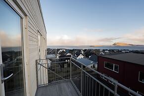 Charming Artistic Retreat | Panoramic View