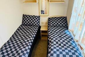 3-bed Carvan, Sleeps 6, Pets & Parking