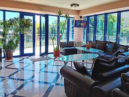 Twins Palace Apart Hotel