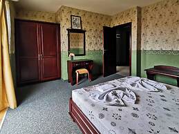 Twins Palace Apart Hotel