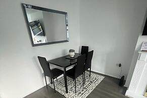 Serene Escape Cosy Apartment in Wolverhampton