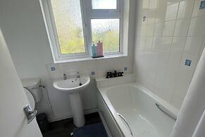 Serene Escape Cosy Apartment in Wolverhampton
