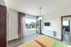 Pomos View