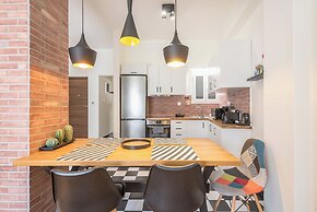 Quiet Embassy Suite by Cloudkeys