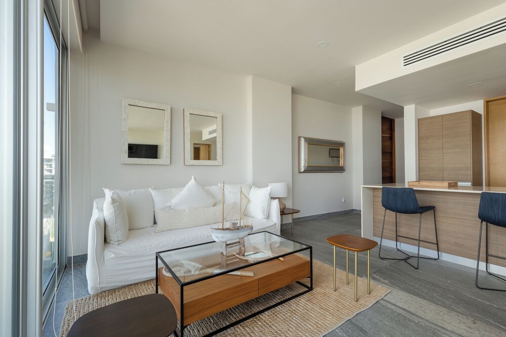 Exclusive Apartment with rooftop pool