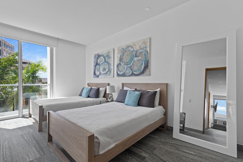 Exclusive Apartment with rooftop pool