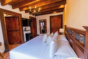Hotel Boutique Five Queens