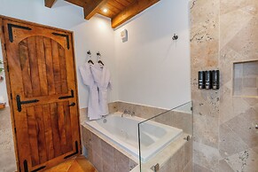 Hotel Boutique Five Queens
