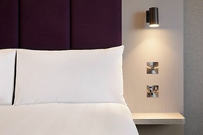 Premier Inn Bristol Parkway - M32