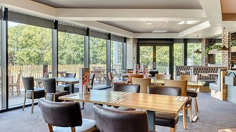 Premier Inn Bristol Parkway - M32