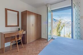 Flower House with Lake View by Wonderful Italy