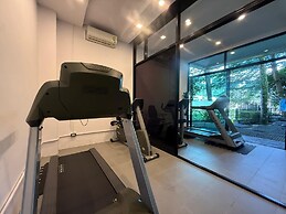 Emerald 521 - Studio With Balcony and Shared Pool