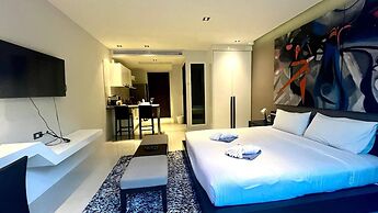 Emerald 521 - Studio With Balcony and Shared Pool
