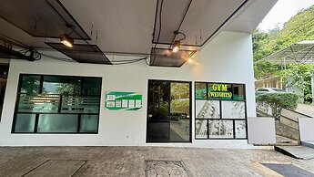 Emerald 521 - Studio With Balcony and Shared Pool