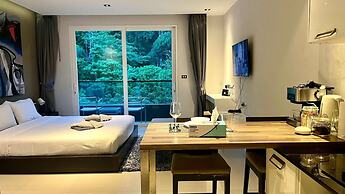 Emerald 521 - Studio With Balcony and Shared Pool