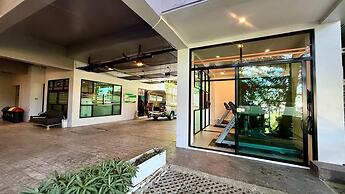 Emerald 521 - Studio With Balcony and Shared Pool