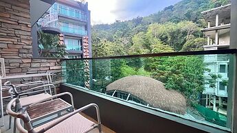 Emerald 521 - Studio With Balcony and Shared Pool