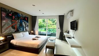 Emerald 521 - Studio With Balcony and Shared Pool