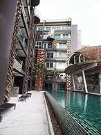 Emerald 521 - Studio With Balcony and Shared Pool