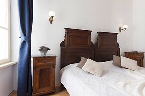 Antique Old Town Apartment