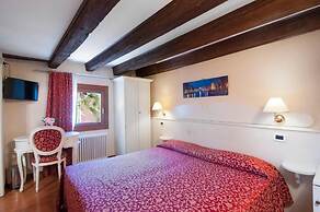 STUDIO VENICE GUESTHOUSE