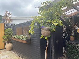 Charming Green Retreat in Idyllic Eccleston
