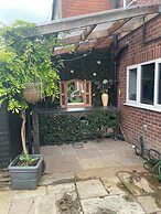 Charming Green Retreat in Idyllic Eccleston