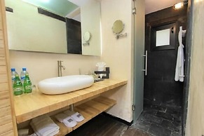UVENCE GARDEN HOTEL