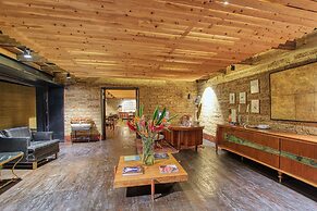 UVENCE GARDEN HOTEL