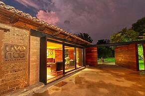 UVENCE GARDEN HOTEL