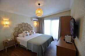 Ados Otel