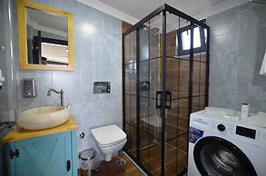 Ados Otel