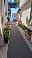 Ados Otel