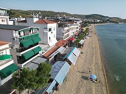 Ados Otel