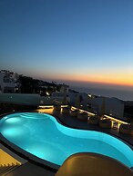 Kudos Suites Firostefani