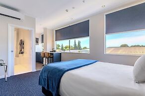 Hamilton Motel 2025 Limited