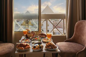 Horizon Pyramids view inn